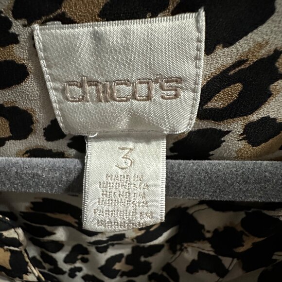 Chico’s size 3 (XL) animal print lightweight 1/2 button roll tab sleeve top - Picture 5 of 8